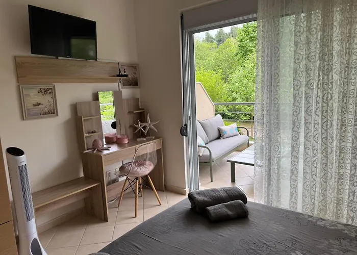 Raya Garden Apartament Siviri